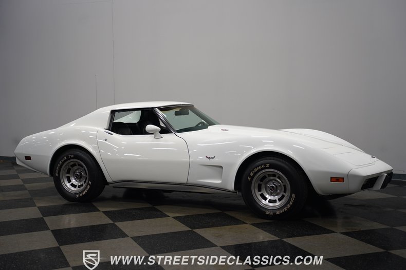 Chevrolet-Corvette-1977-White-Black-11
