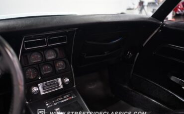 Chevrolet-Corvette-1977-White-Black-12