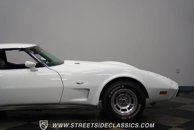 Chevrolet-Corvette-1977-White-Black-14