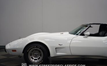 Chevrolet-Corvette-1977-White-Black-16