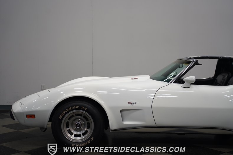 Chevrolet-Corvette-1977-White-Black-16