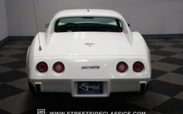 Chevrolet-Corvette-1977-White-Black-17