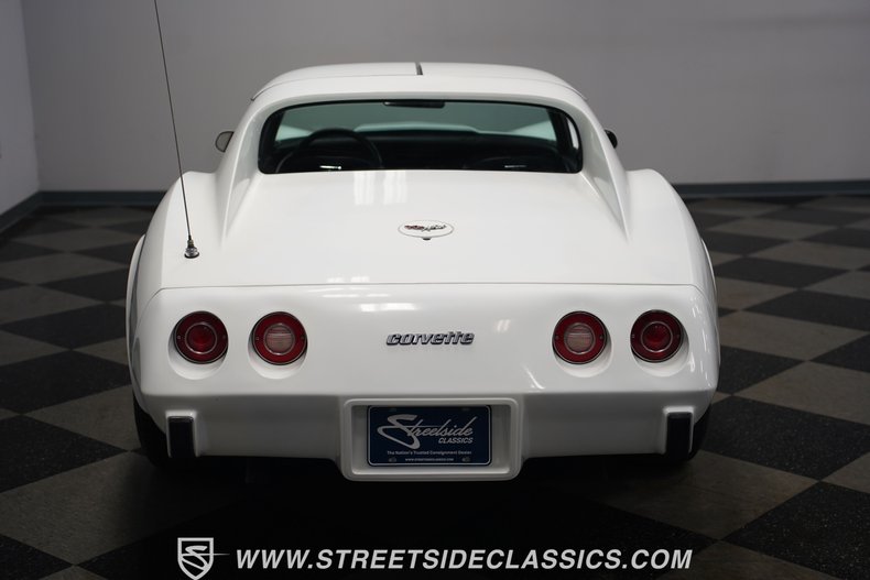 Chevrolet-Corvette-1977-White-Black-17