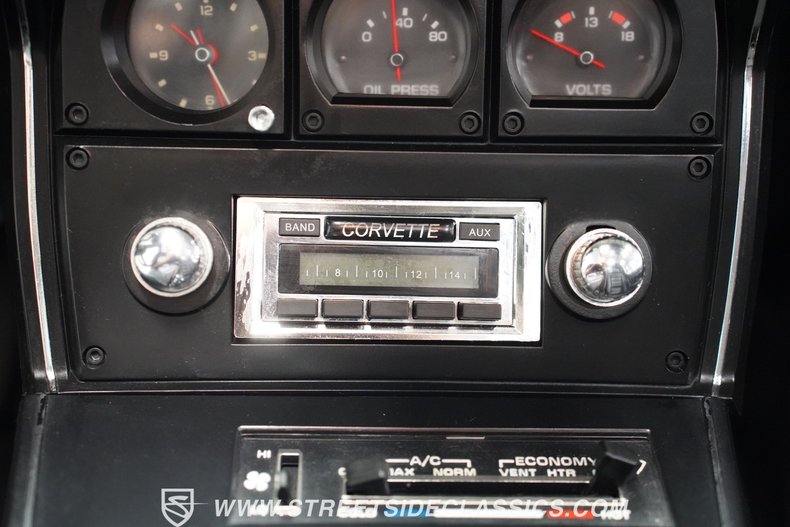 Chevrolet-Corvette-1977-White-Black-19