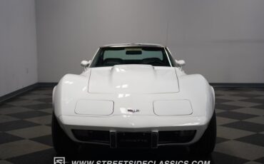 Chevrolet-Corvette-1977-White-Black-2