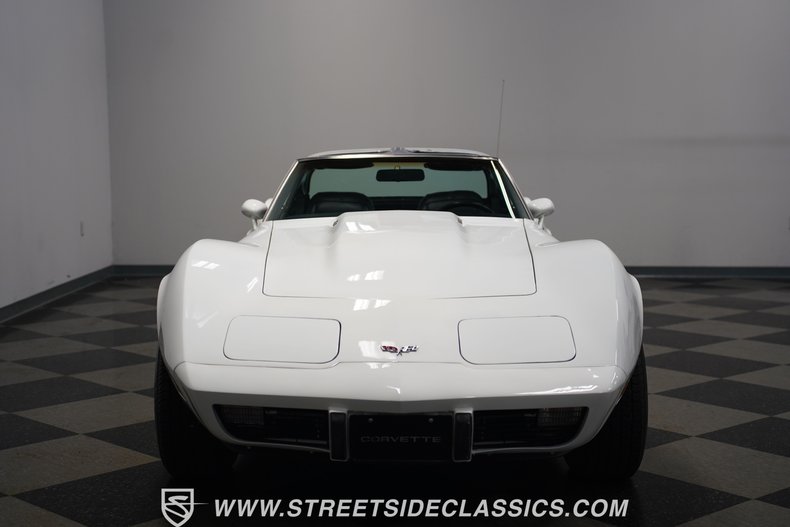 Chevrolet-Corvette-1977-White-Black-2