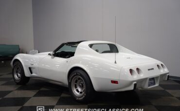 Chevrolet-Corvette-1977-White-Black-26