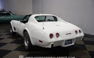 Chevrolet-Corvette-1977-White-Black-27
