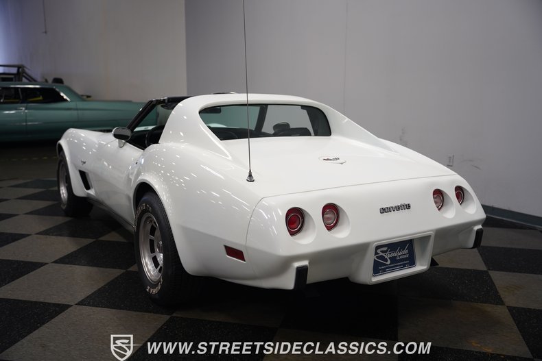 Chevrolet-Corvette-1977-White-Black-27