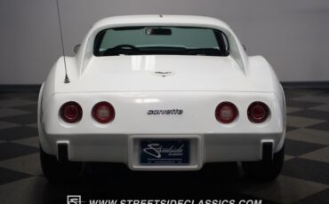 Chevrolet-Corvette-1977-White-Black-28