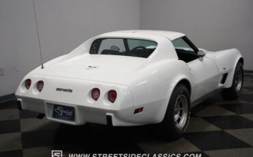 Chevrolet-Corvette-1977-White-Black-3