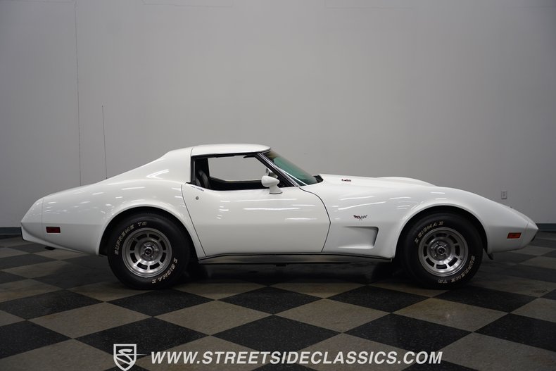 Chevrolet-Corvette-1977-White-Black-32