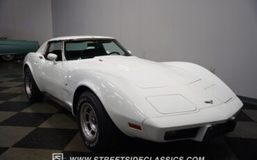 Chevrolet-Corvette-1977-White-Black-34