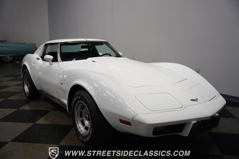 Chevrolet-Corvette-1977-White-Black-34