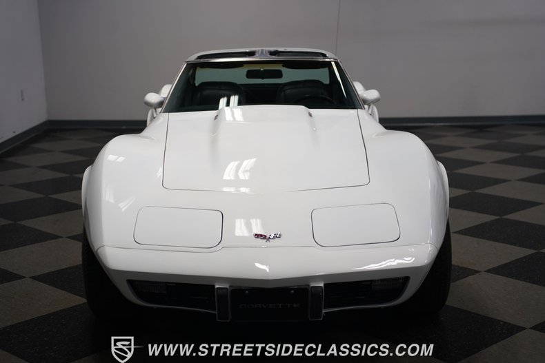 Chevrolet-Corvette-1977-White-Black-35