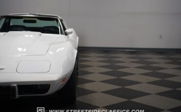 Chevrolet-Corvette-1977-White-Black-38