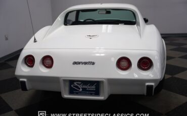 Chevrolet-Corvette-1977-White-Black-4