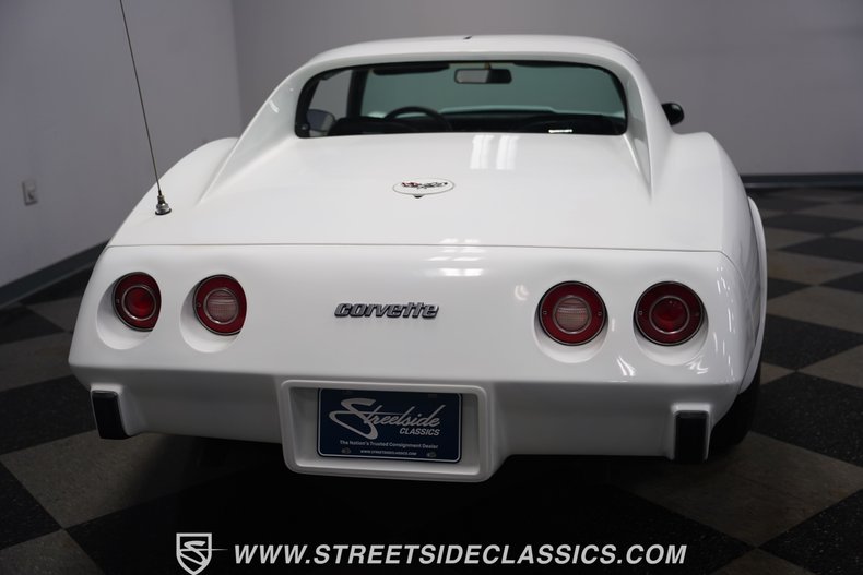 Chevrolet-Corvette-1977-White-Black-4