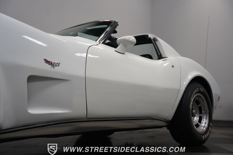 Chevrolet-Corvette-1977-White-Black-40