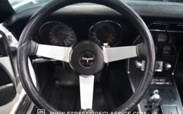 Chevrolet-Corvette-1977-White-Black-45
