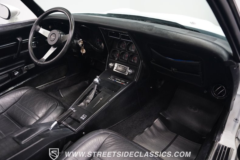 Chevrolet-Corvette-1977-White-Black-46