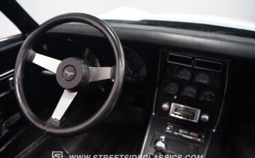 Chevrolet-Corvette-1977-White-Black-49