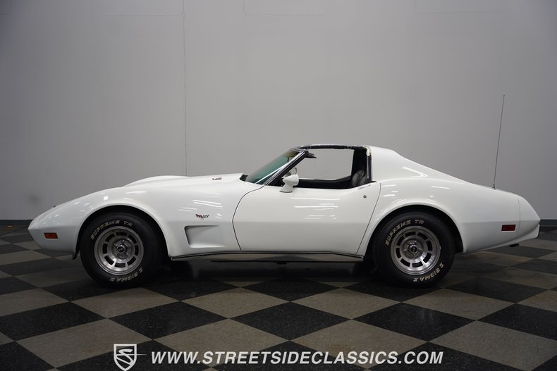 Chevrolet-Corvette-1977-White-Black