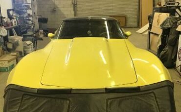 Chevrolet-Corvette-1977-Yellow-10