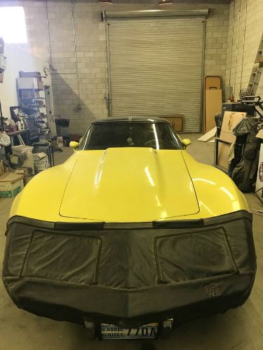 Chevrolet-Corvette-1977-Yellow-10