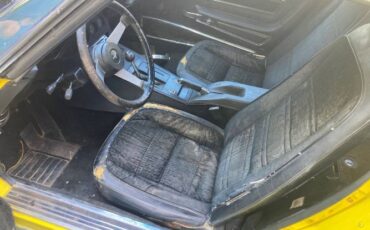 Chevrolet-Corvette-1977-Yellow-11