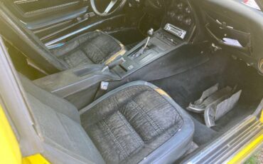 Chevrolet-Corvette-1977-Yellow-12