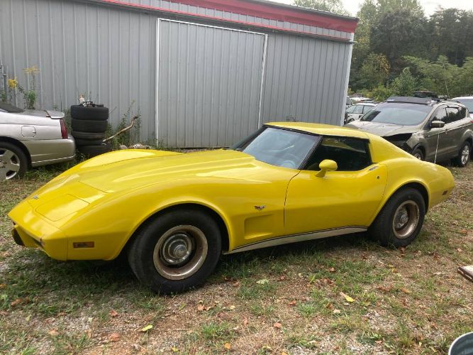 Chevrolet-Corvette-1977-Yellow-15