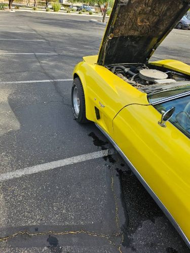 Chevrolet-Corvette-1977-Yellow-2