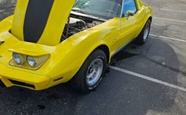 Chevrolet-Corvette-1977-Yellow-3