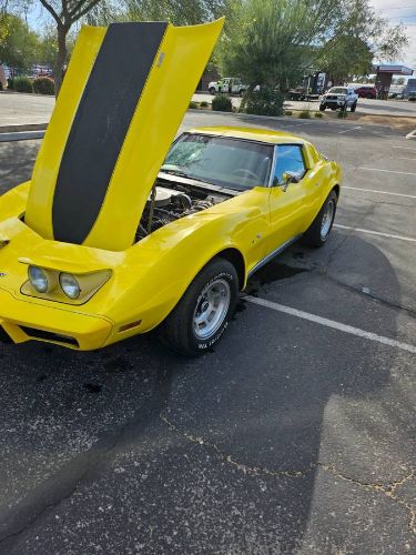 Chevrolet-Corvette-1977-Yellow-3