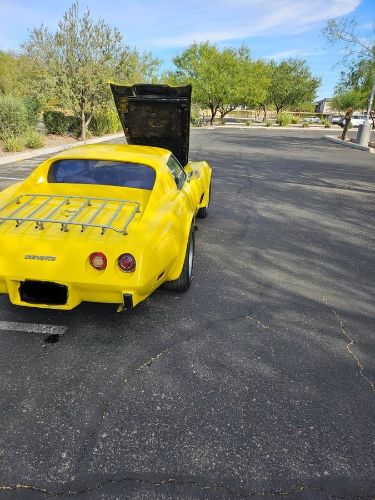 Chevrolet-Corvette-1977-Yellow-4