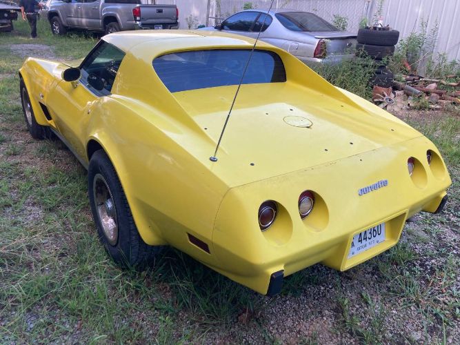 Chevrolet-Corvette-1977-Yellow-4