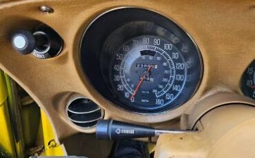 Chevrolet-Corvette-1977-Yellow-5