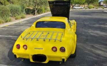 Chevrolet-Corvette-1977-Yellow-6