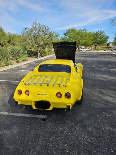 Chevrolet-Corvette-1977-Yellow-6