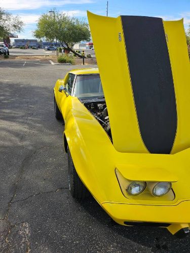 Chevrolet-Corvette-1977-Yellow-8