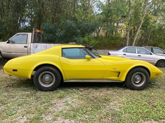 Chevrolet-Corvette-1977-Yellow-8