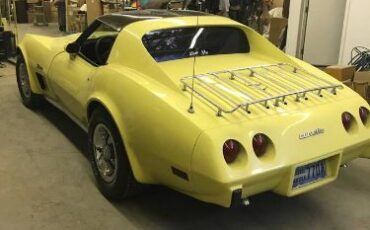 Chevrolet-Corvette-1977-Yellow-8