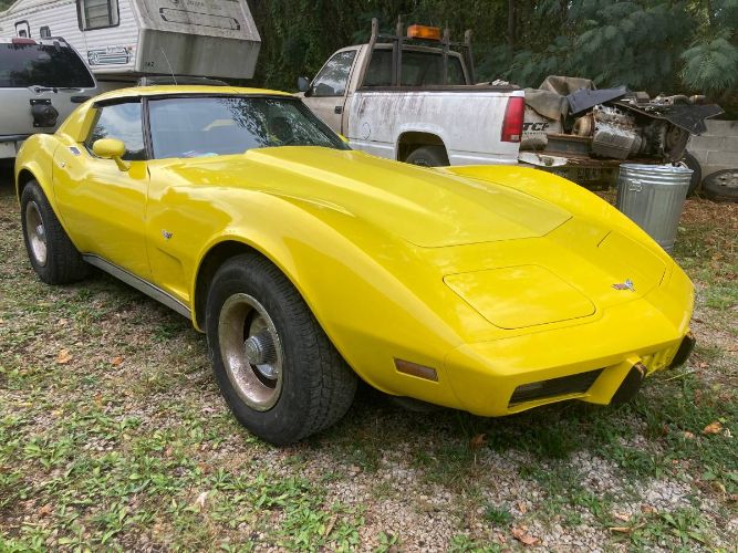 Chevrolet-Corvette-1977-Yellow-9