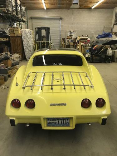 Chevrolet-Corvette-1977-Yellow-9
