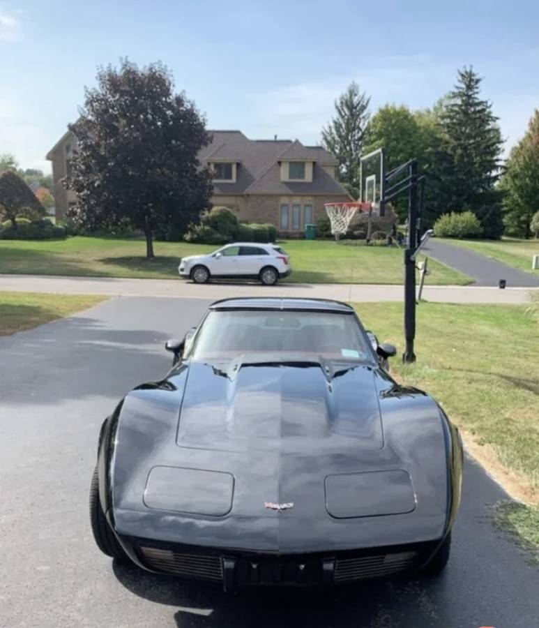 Chevrolet-Corvette-1977-black-1
