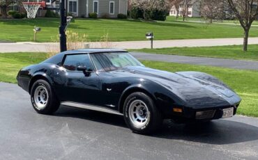 Chevrolet-Corvette-1977-black-2