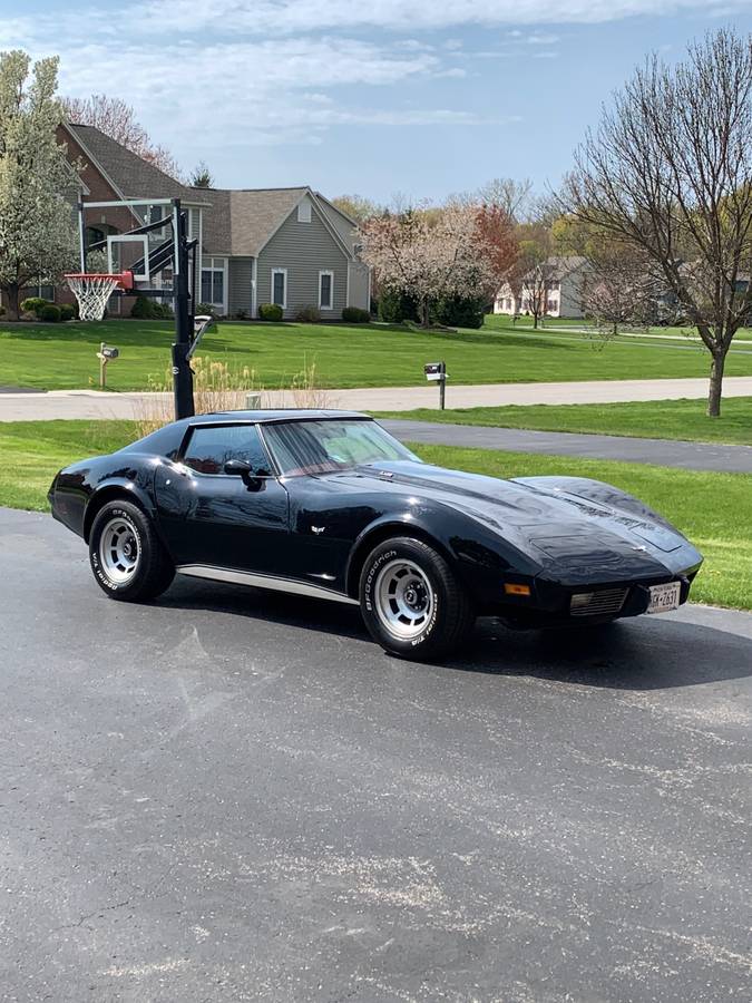 Chevrolet-Corvette-1977-black-2