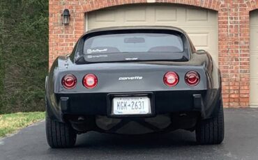 Chevrolet-Corvette-1977-black-3