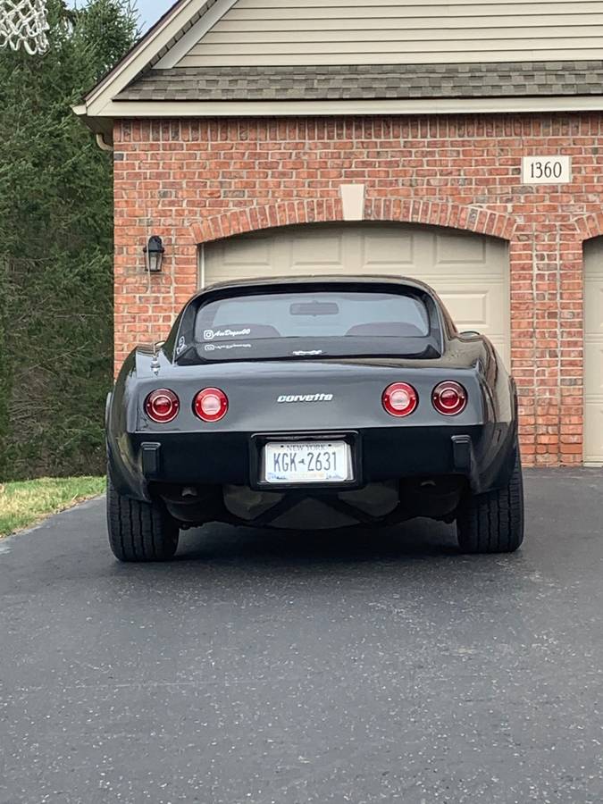 Chevrolet-Corvette-1977-black-3